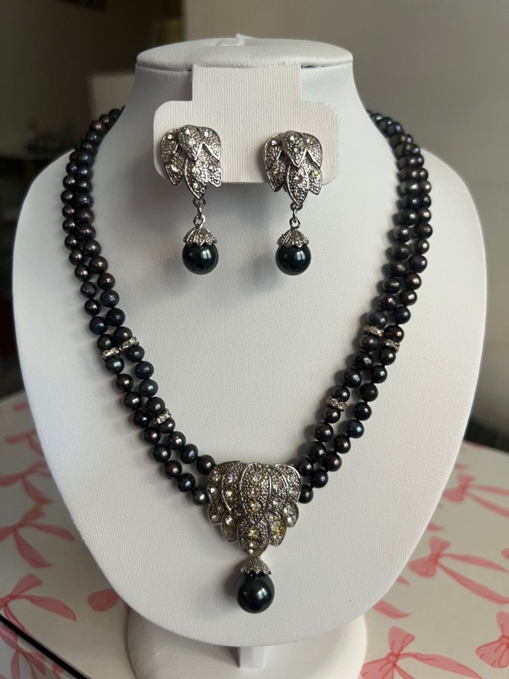 Elegant Black Pearl Necklace and Clip on Earrings with Silver Accents